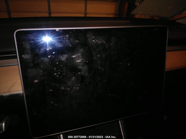 Tesla Model 3 Long Range 2018 5YJ3E1EB6JF070572 Image 9
