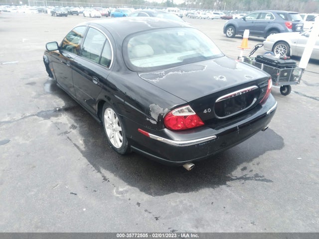 Jaguar S-type V8 2000 SAJDA01D0YGL41001 Image 3