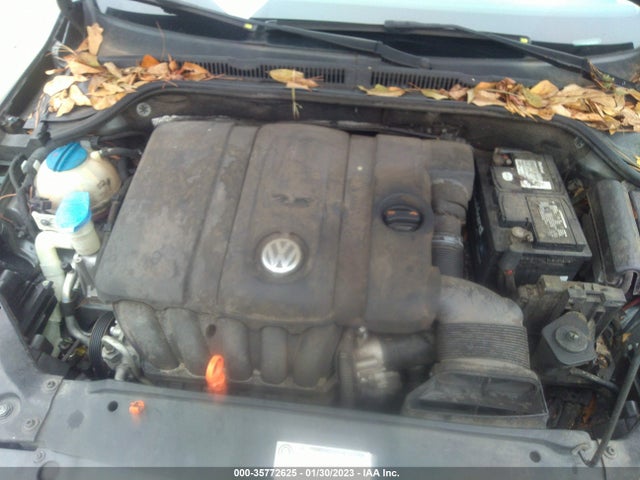 2011 VOLKSWAGEN JETTA SEDAN SE VIN: 3VWDX7AJ2BM366231