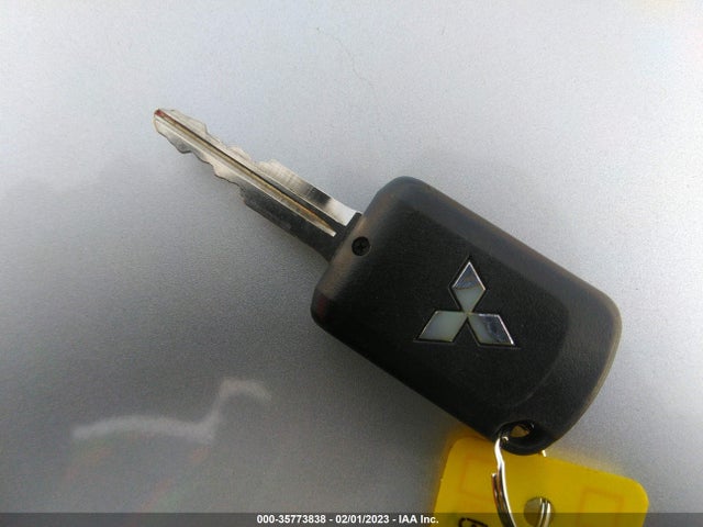 JA4AR3AU0JZ027493 Mitsubishi Outlander Sport 2.0