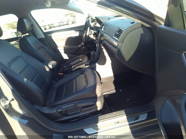 1VWAA7A31JC016496 Volkswagen Passat 2.0t S/r-line