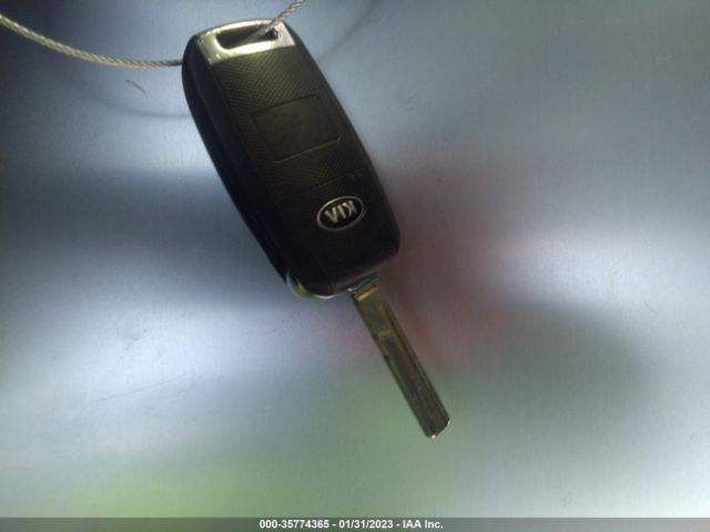 5XYPGDA33KG590198 KIA SORENTO LX