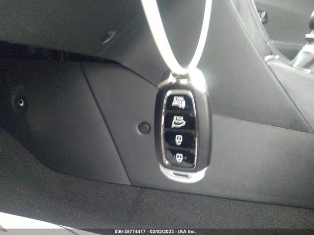 2022 Hyundai Veloster, VIN: KMHT36AH0NU011636