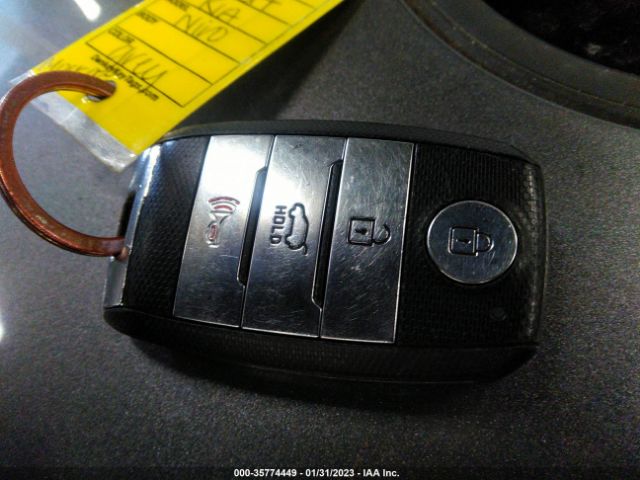 KNDCC3LC3H5062082 KIA NIRO EX