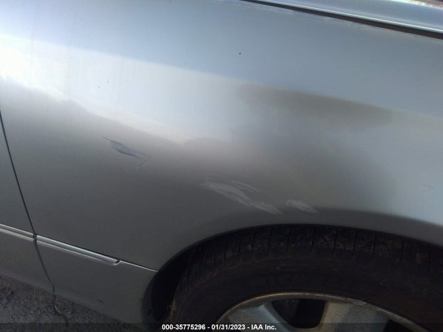 Lexus LS 430 2004 JTHBN36FX40126183 Image 4