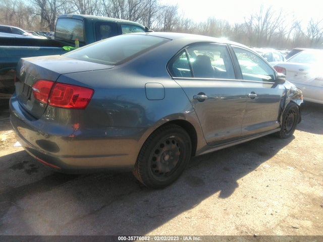3VWD17AJ0EM240035 Volkswagen Jetta Sedan Se