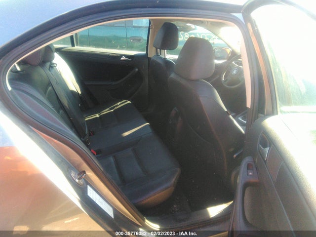 3VWD17AJ0EM240035 Volkswagen Jetta Sedan Se