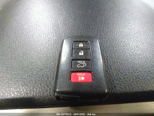 2017 Toyota RAV4, VIN: JTMDJREV1HD102922