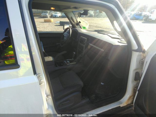1J8HG48N88C246805 Jeep Commander Sport