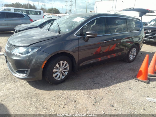 Chrysler Pacifica Touring Plus 2018 2C4RC1FG5JR262080 Image 2
