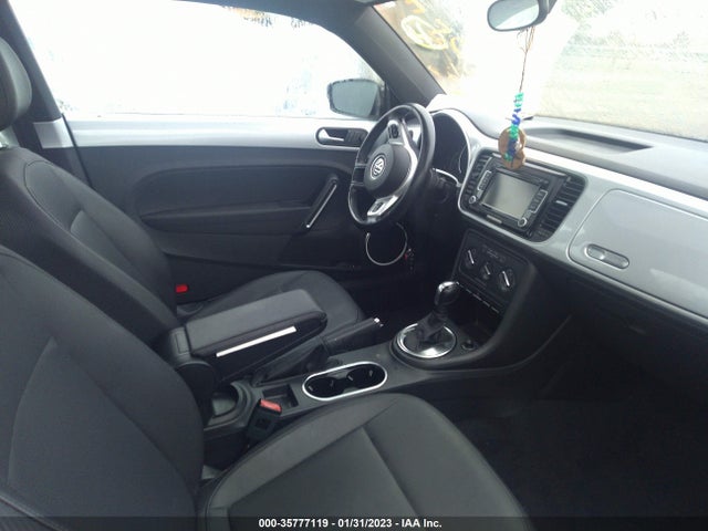 2013 VOLKSWAGEN BEETLE COUPE 2.5L W/SUN VIN: 3VWJX7AT4DM662990