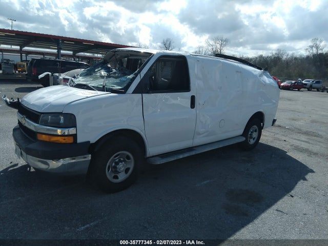 Chevrolet EXPRESS CARGO VAN 2018 1GCWGAFG1J1904354 Image 2