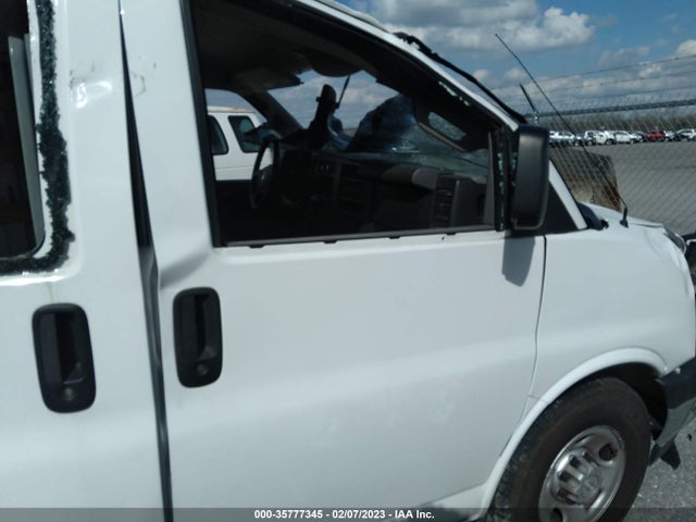 Chevrolet EXPRESS CARGO VAN 2018 1GCWGAFG1J1904354 Image 5