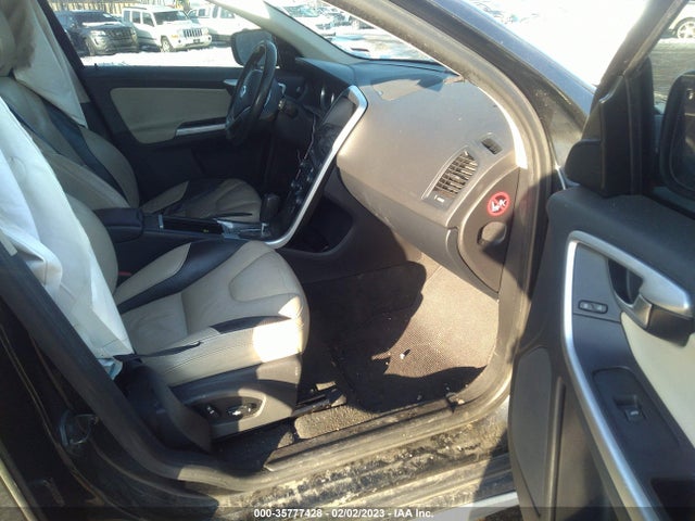 Volvo XC60 2011 YV4902DZ7B2211387 Image 6