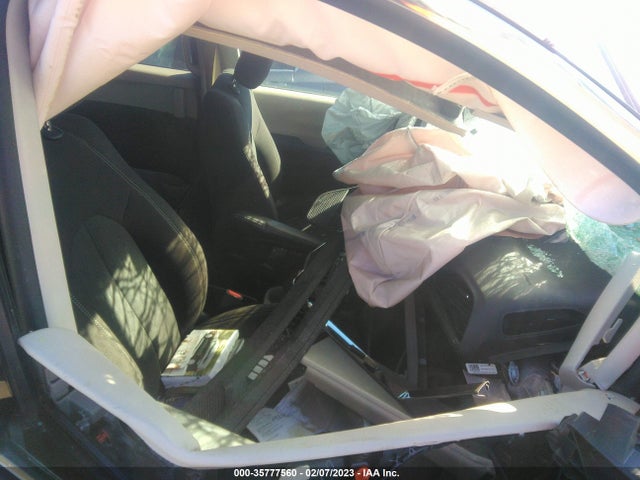 2C4RC1CGXNR154953 Chrysler Voyager Lx