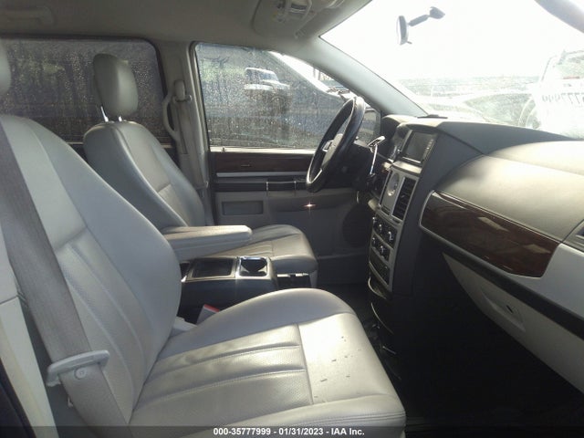 2A4RR8D11AR400326 Chrysler Town & Country