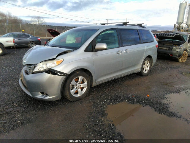 Toyota SIENNA LE 2015 5TDKK3DC4FS630702 Image 2
