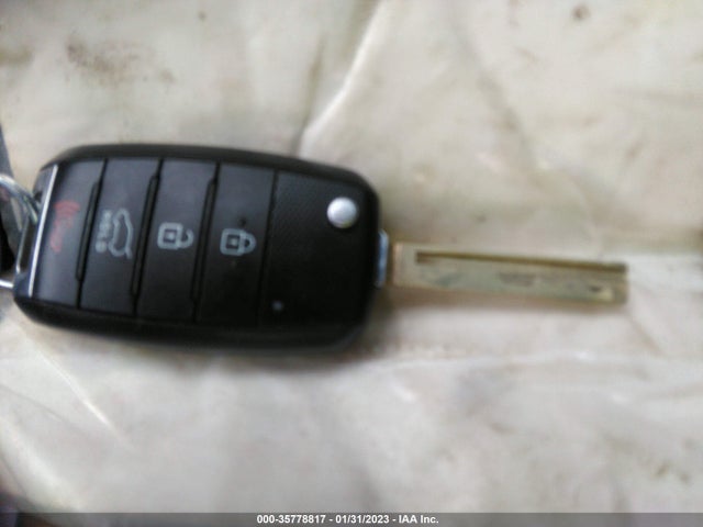 2019 KIA SORENTO L VIN: 5XYPG4A34KG523979