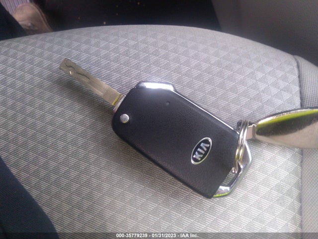 KIA SOUL LX 2020 KNDJ23AU4L7733083 Image 3