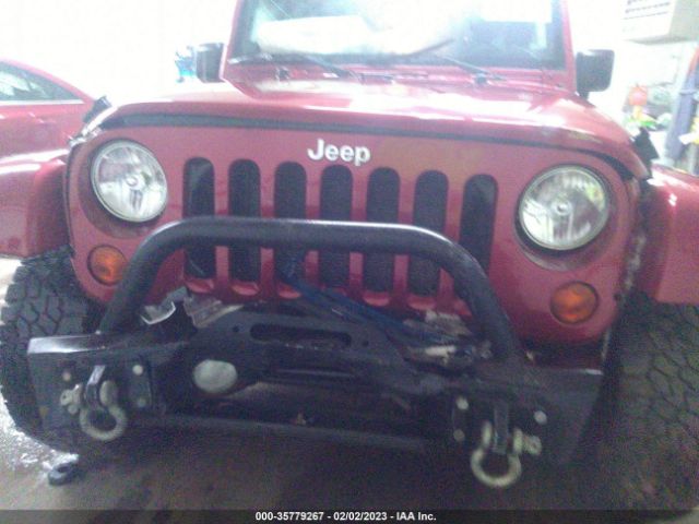 1J4HA5H11BL572328 Jeep Wrangler Unlimited Sahara