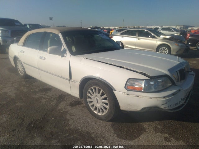 Lincoln Town Car Signature 2005 1LNHM81W65Y631915 main image