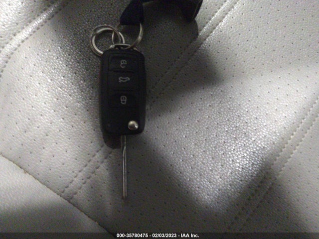 Volkswagen Passat 2012 1VWBP7A34CC074740 Image 11