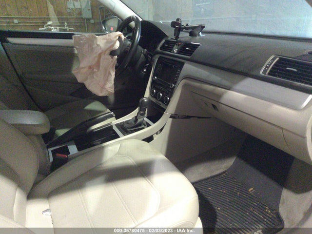 Volkswagen Passat 2012 1VWBP7A34CC074740 Image 5