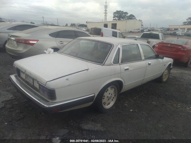 SAJHX1745RC688846 Jaguar XJ6