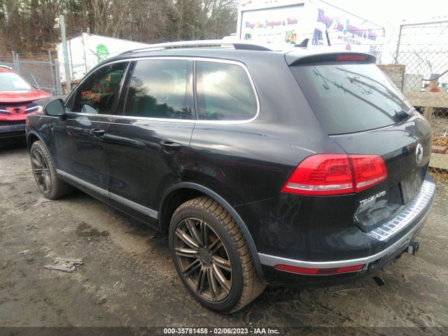 2016 Volkswagen Touareg, VIN: WVGEF9BP6GD010307