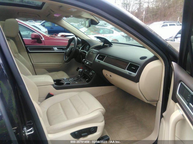 2016 Volkswagen Touareg, VIN: WVGEF9BP6GD010307