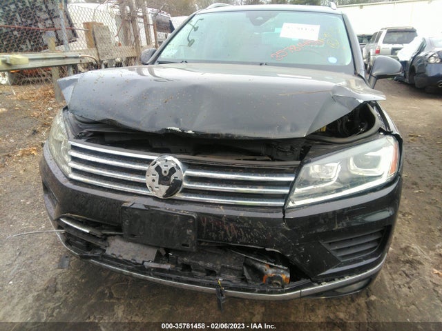 2016 Volkswagen Touareg, VIN: WVGEF9BP6GD010307