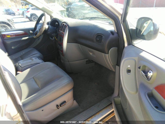 2C8GP64L05R543409 Chrysler Town & Country