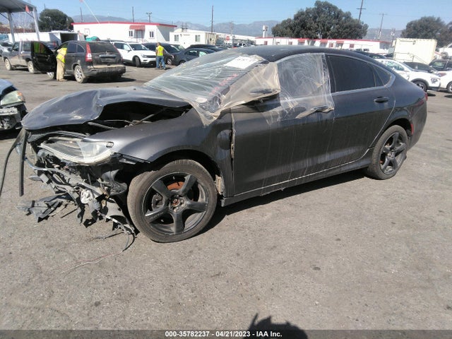 Chrysler 200 Limited 2015 1C3CCCAB6FN576312 Image 2