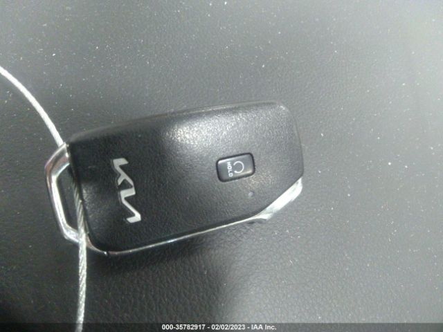 5XXG14J27NG136120 KIA K5 LXS