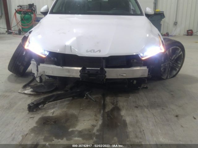 5XXG14J27NG136120 KIA K5 LXS