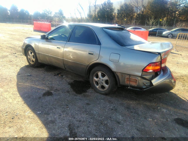 JT8BF22G3V5002752 Lexus ES 300 LUXURY SPORT SDN
