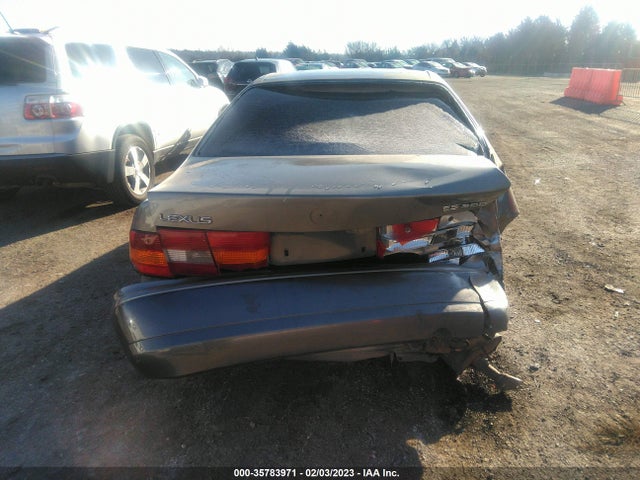JT8BF22G3V5002752 Lexus ES 300 LUXURY SPORT SDN