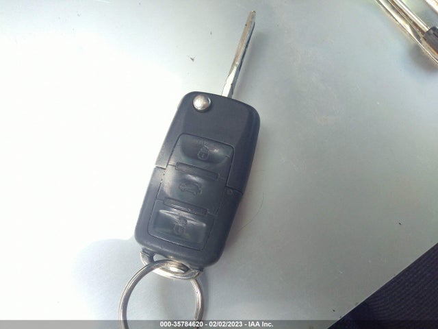 Volkswagen New Beetle Coupe Gl 2003 3VWBD21C23M429947 Image 3