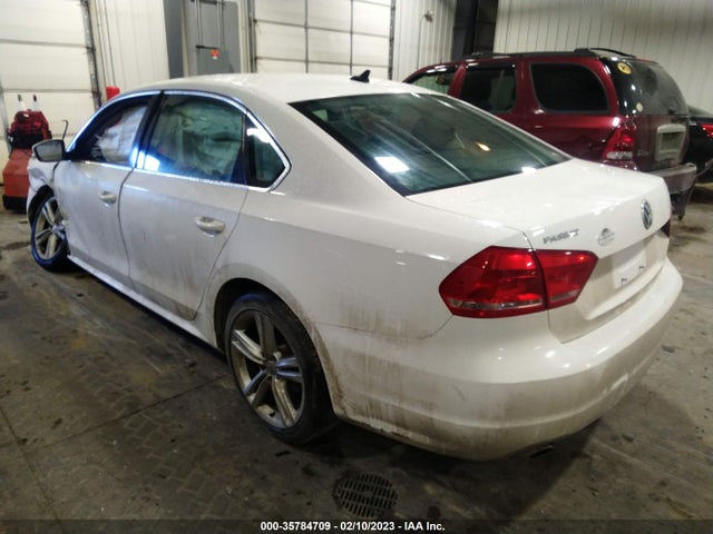 1VWBS7A3XEC047589 Volkswagen Passat Se W/sunroof