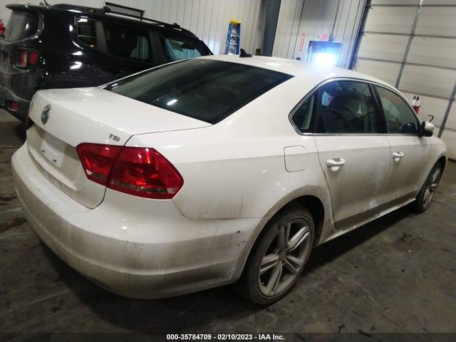 1VWBS7A3XEC047589 Volkswagen Passat Se W/sunroof