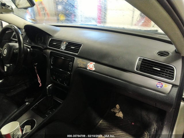 1VWBS7A3XEC047589 Volkswagen Passat Se W/sunroof