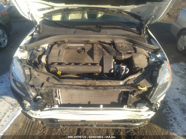2015 Volvo XC60, VIN: YV4902RC4F2580377