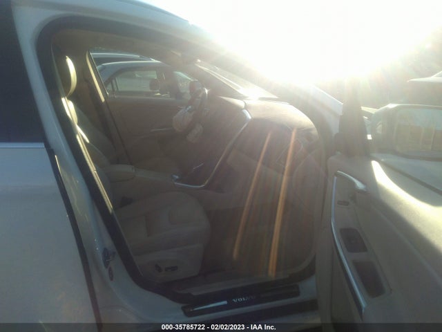 2015 Volvo XC60, VIN: YV4902RC4F2580377