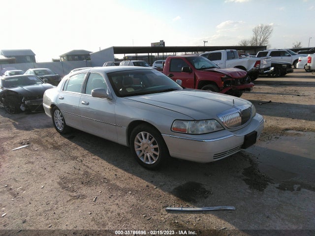 Lincoln Town Car Signature 2007 1LNHM81V77Y613823 main image