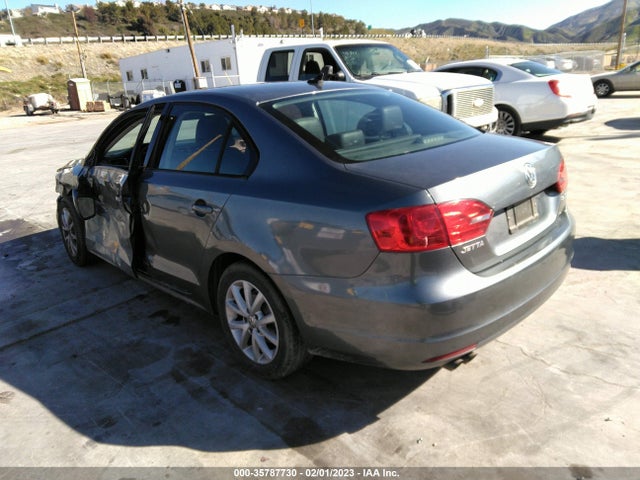 3VWDZ7AJ9BM377768 Volkswagen Jetta Sedan Se W