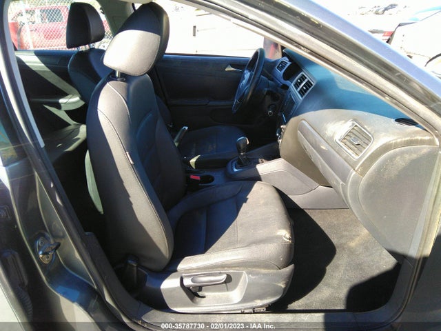3VWDZ7AJ9BM377768 Volkswagen Jetta Sedan Se W