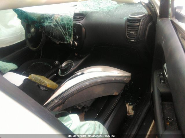 KNDJN2A27F7142072 KIA Soul Base