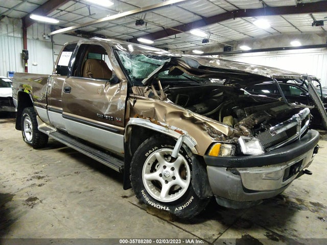 Dodge RAM 1500 2000 3B7HF13Z9YG150147 главное изображение
