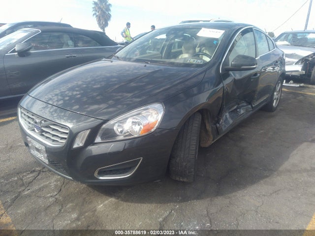 Volvo S60 T5 2012 YV1622FS0C2045614 Image 2