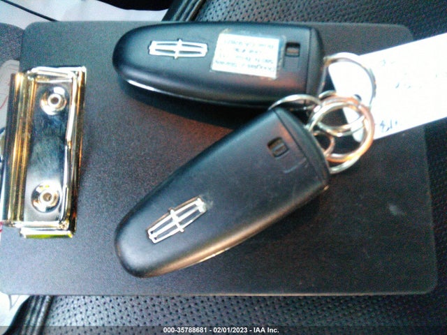Lincoln MKS 2016 1LNHL9DK0GG600394 Image 3